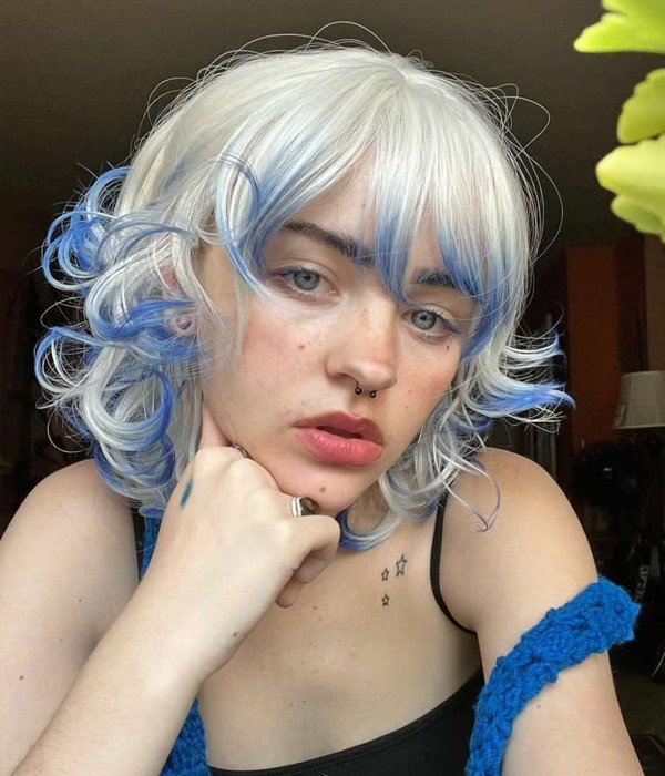 Nordic Ice l Icy Blonde Ombre Blue Short Layered Synthetic Wig