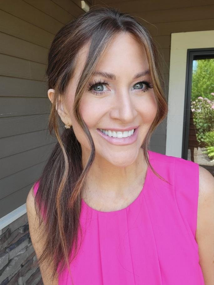 Leslie | Naturally Wavy Mousse Brown Remy Human Hair Ponytail Lace Front Wig S/M