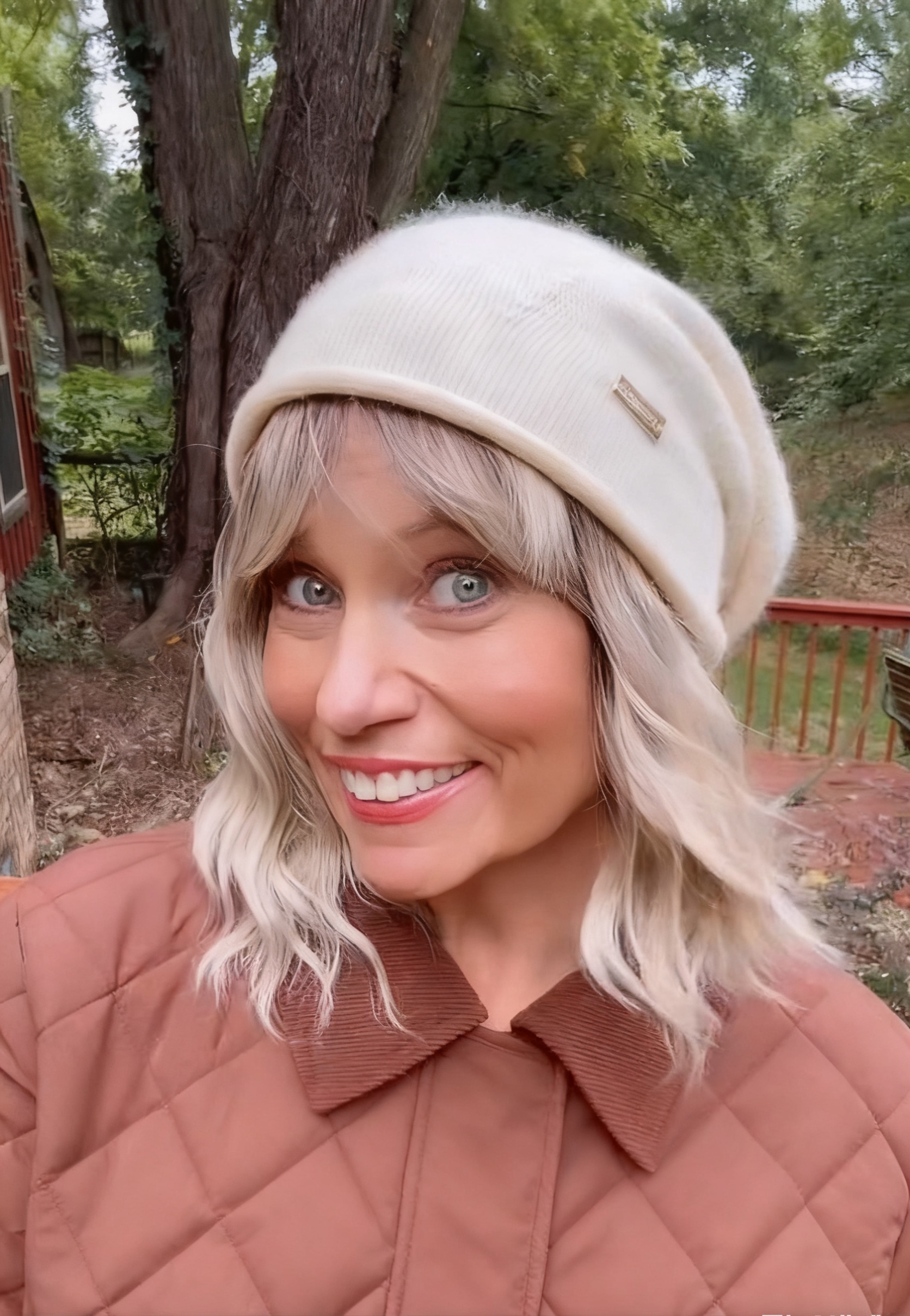 Vanilla Latte | Baby Blonde Short Wavy Bob Synthetic Wig with Bangs